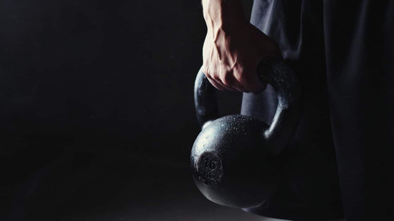 rematore con kettlebell