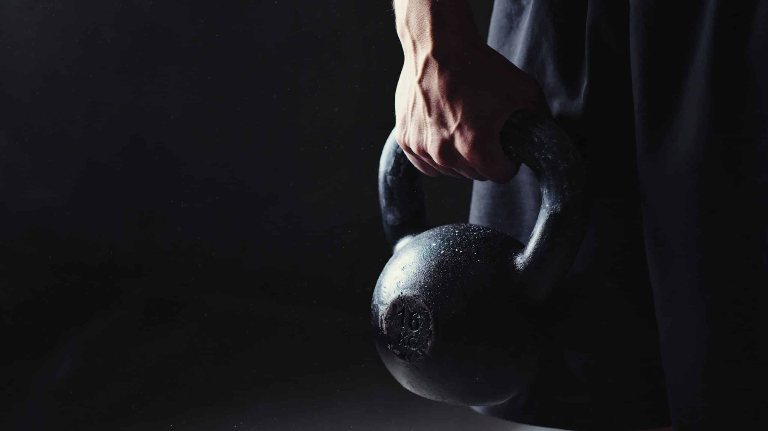 rematore con kettlebell