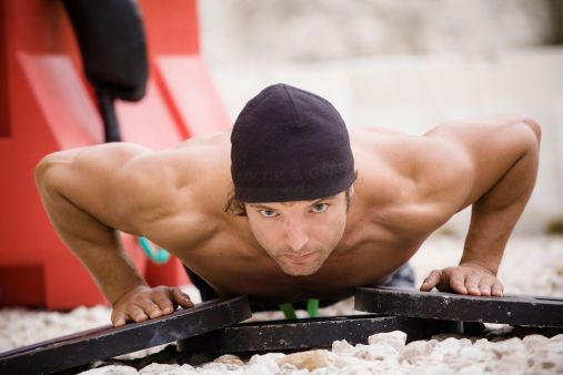 1000 Trazioni – 2000 Piegamenti – 4000 Squat