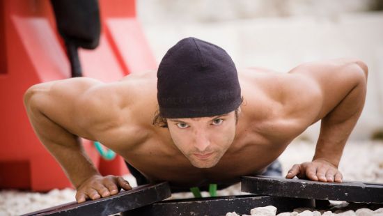 1000 Trazioni – 2000 Piegamenti – 4000 Squat