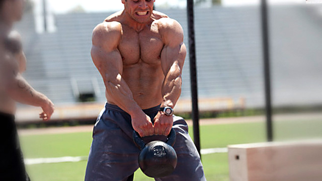 kettlebell swing per sport da combattimento