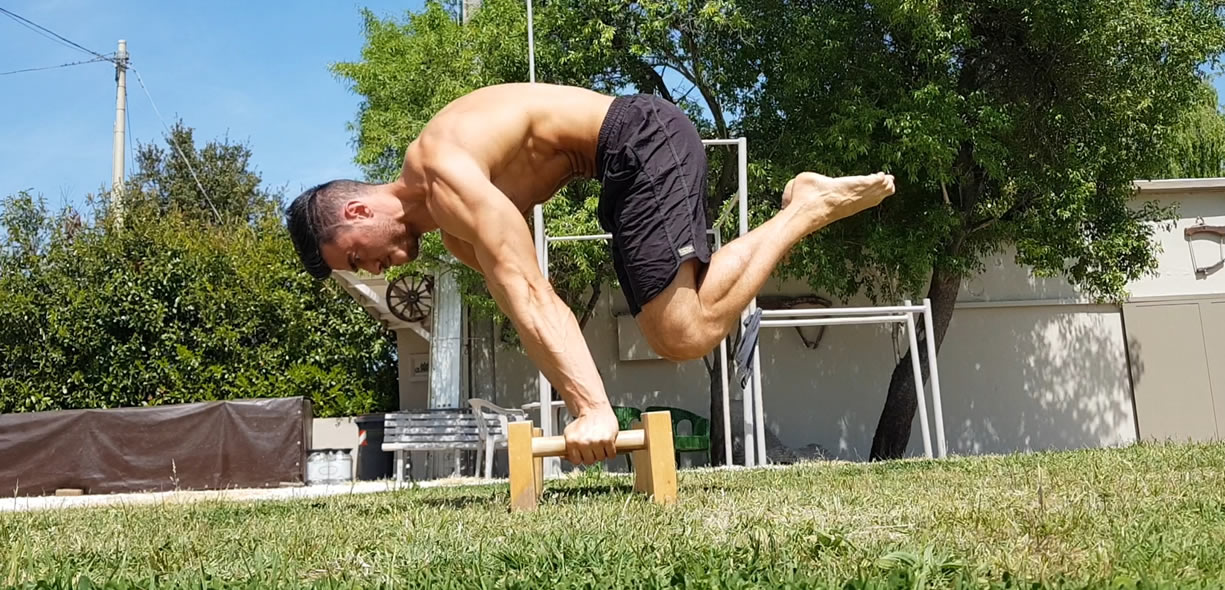 advance tuck planche