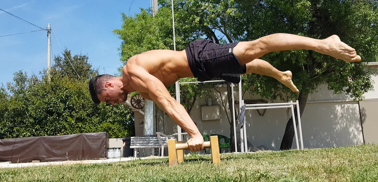 straddle planche