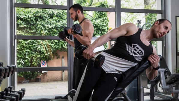 Esercizi spalle: allenamento, anatomia e dolori