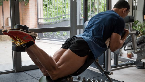 I migliori esercizi per i femorali e i glutei
