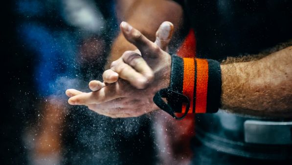 Programmare l’allenamento della forza: esercizi, schede e consigli