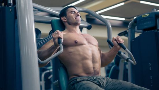Chest press: come si esegue e come farla correttamente