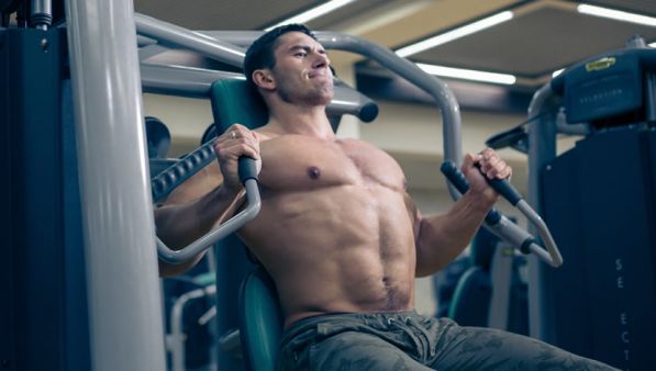 Chest press: come si esegue e come farla correttamente