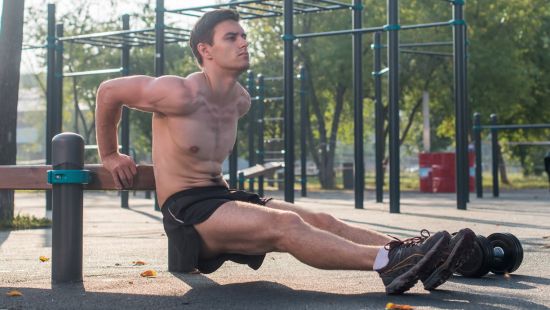 Dip tra panche: muscoli attivi e rischio articolare