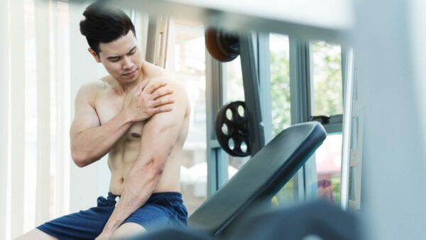 Dolore alla spalla: consigli pratici in palestra