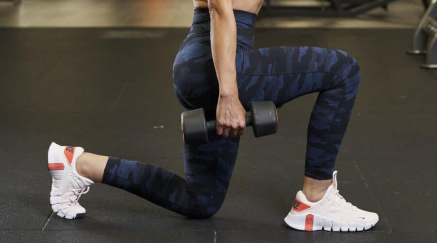 Kick back per i tricipiti: guida completa - Project inVictus