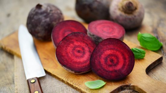 Barbabietola rossa: calorie, proprietà e benefici