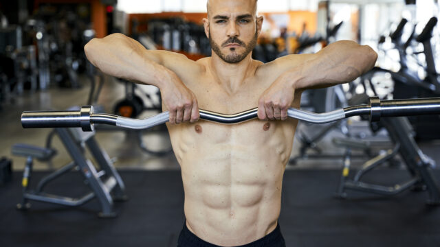 tirate al mento in palestra