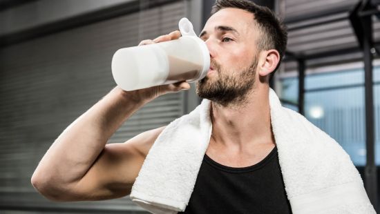 Quando assumere le proteine, prima o dopo l’allenamento?