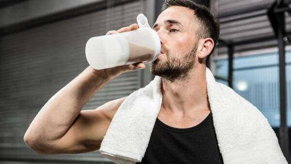 Quando assumere le proteine, prima o dopo l’allenamento?