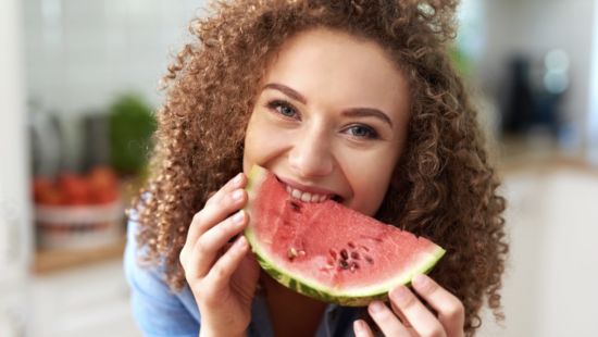 Frutta dopo i pasti: fa bene o fa male?