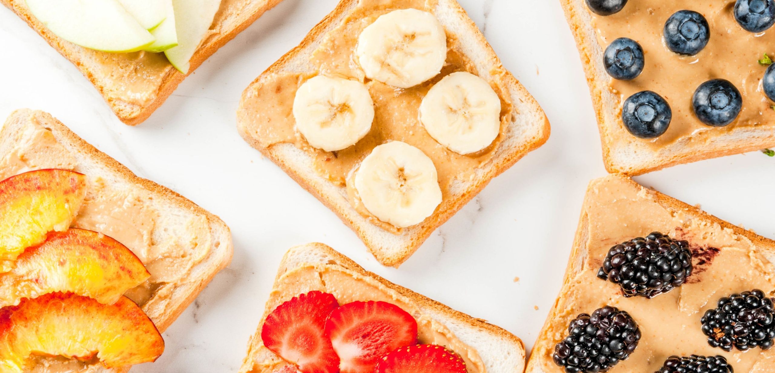 Burro di arachidi a colazione per la palestra