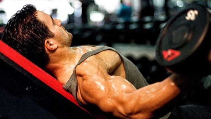 croci su panca palestra