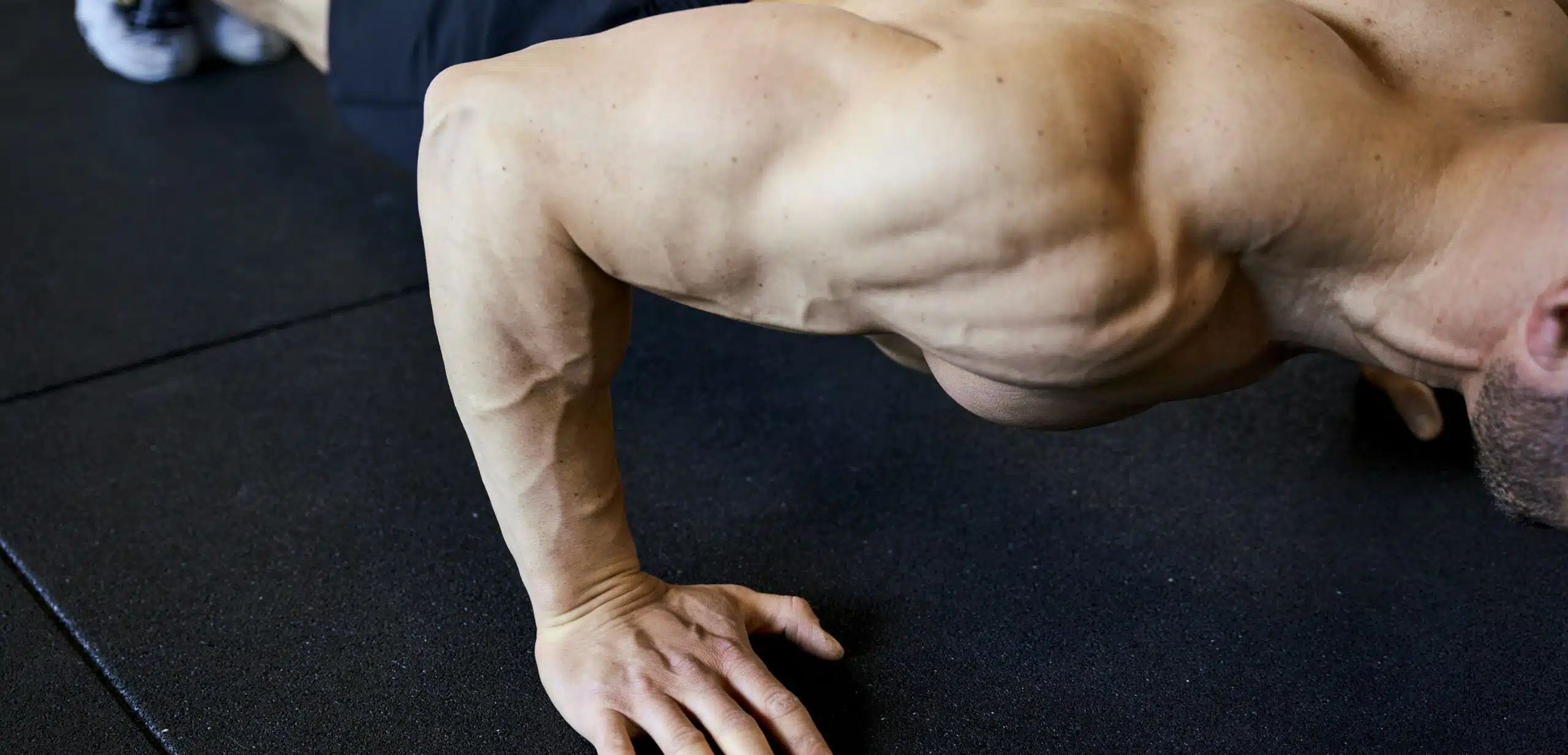 aumentare massa muscolare senza palestra